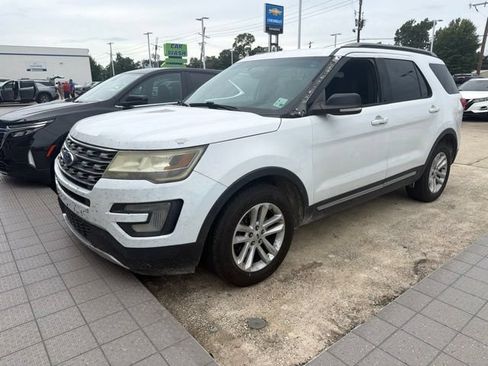 Used 2016 Ford Explorer XLT w/ Equipment Group 201A FWD image 6