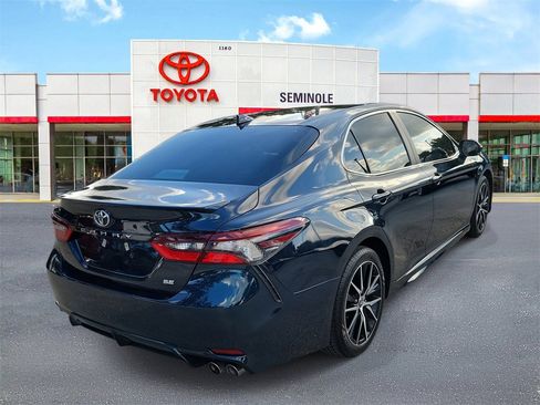 Used 2021 Toyota Camry SE w/ Convenience Package image 3