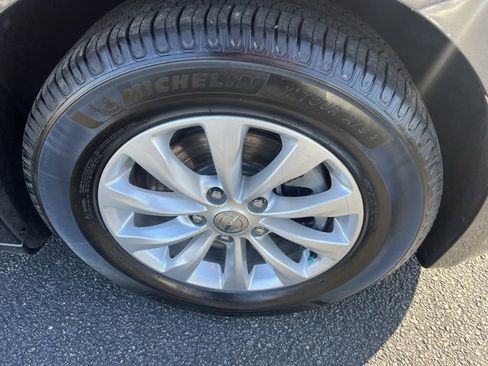 Used 2017 Chrysler Pacifica Touring-L image 33