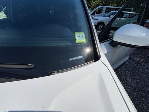 Used 2026 Volkswagen Taos SE FWD image 31