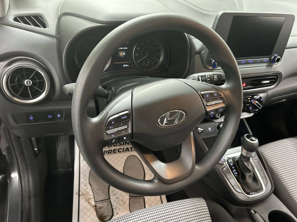Used 2023 Hyundai Kona SE AWD/4WD image 4