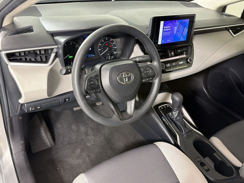 Used 2024 Toyota Corolla LE FWD image 4