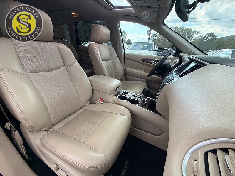 Used 2017 Nissan Pathfinder Platinum w/ Family Entertainment Package AWD/4WD image 18