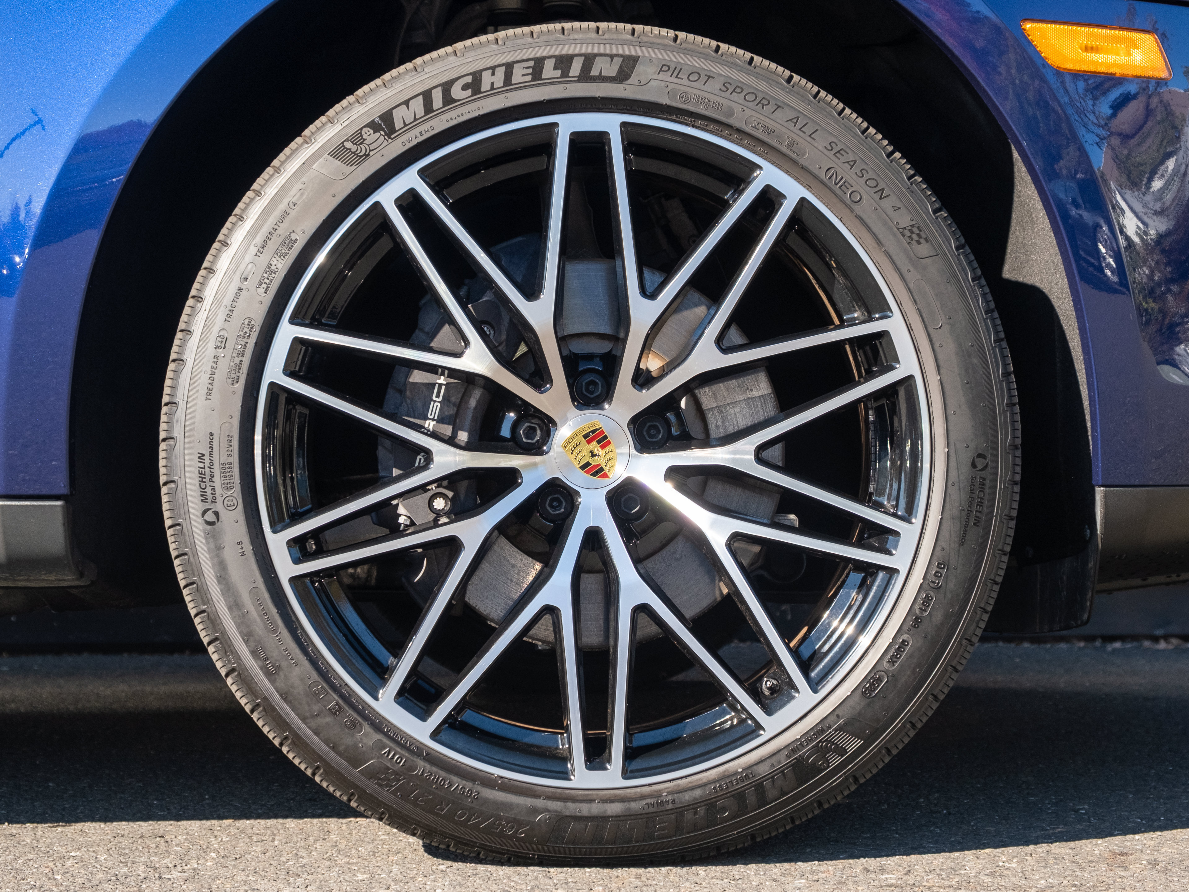 Certified 2026 Porsche Macan AWD/4WD image 15
