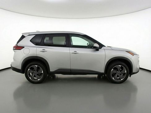 Used 2025 Nissan Rogue SV FWD image 11