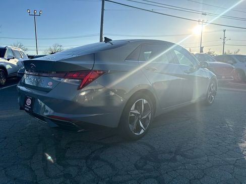 Used 2021 Hyundai Elantra Limited FWD image 6