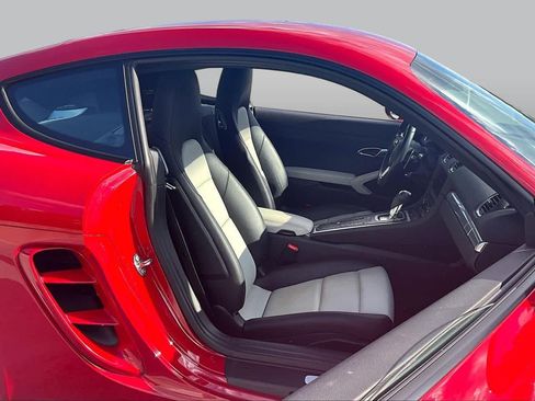 Used 2019 Porsche 718 Cayman RWD image 9