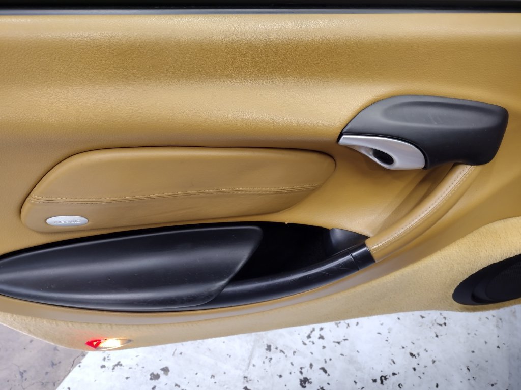 Used 2004 Porsche Boxster RWD image 17