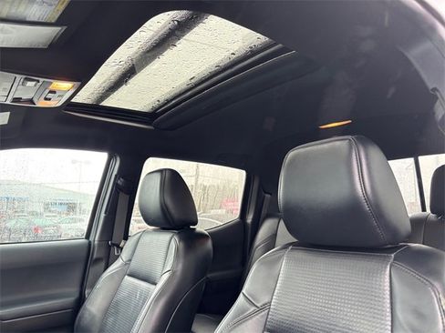 Used 2020 Toyota Tacoma TRD Sport image 25