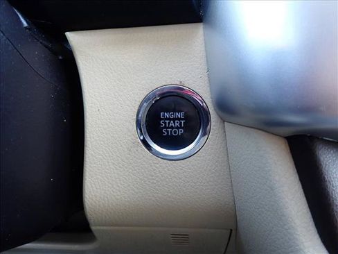 Used 2015 Toyota Highlander XLE FWD image 25
