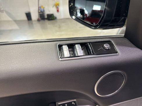 Used 2018 Land Rover Range Rover Sport SE image 36