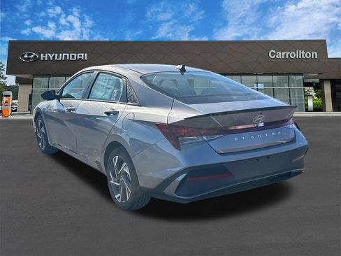 Certified 2025 Hyundai Elantra Sport FWD image 7