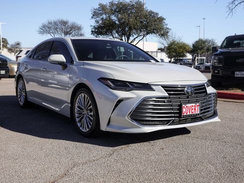 Used 2020 Toyota Avalon Limited image 8
