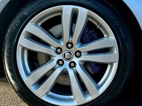 Used 2011 Jaguar XJ L image 33