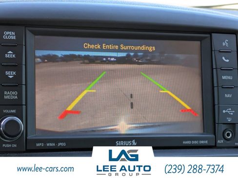 Used 2011 Chrysler Town & Country Limited image 27