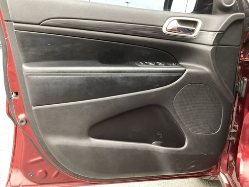 Used 2020 Jeep Grand Cherokee Altitude image 31