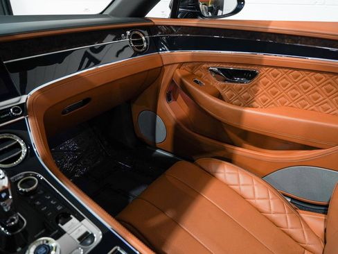 Used 2022 Bentley Continental GT image 14