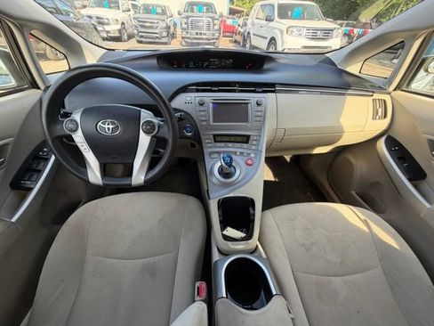 Used 2014 Toyota Prius Two image 11