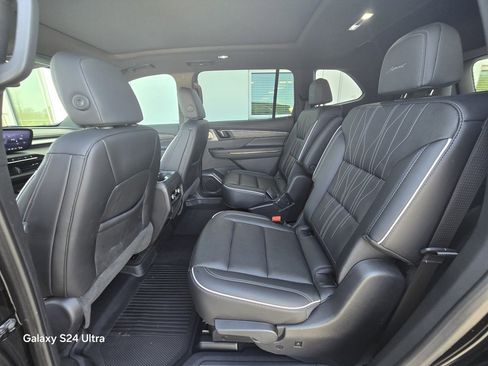 Used 2025 Buick Enclave Avenir w/ Trailering Package, 5000 lbs. image 14