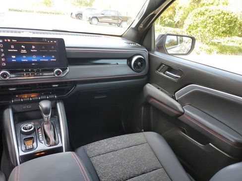 Used 2024 Chevrolet Colorado Z71 image 15