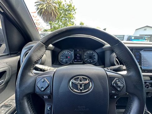 Used 2017 Toyota Tacoma TRD Off-Road w/ Tow Package AWD/4WD image 25