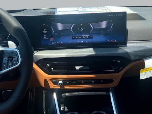 Used 2025 BMW 330i xDrive Sedan w/ M Sport Package AWD/4WD image 6