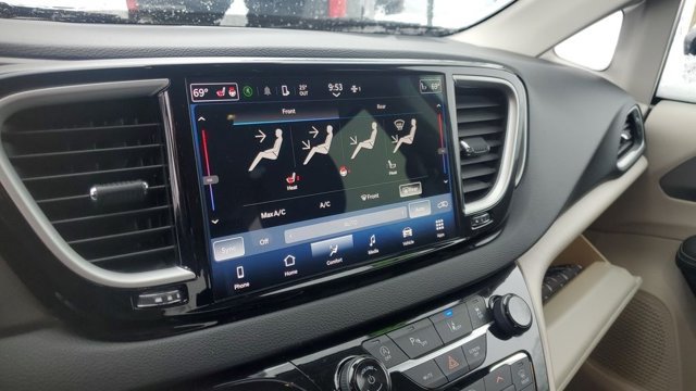 Used 2024 Chrysler Pacifica Touring-L FWD image 14