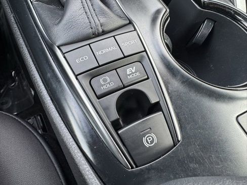 Certified 2018 Toyota Camry LE image 16