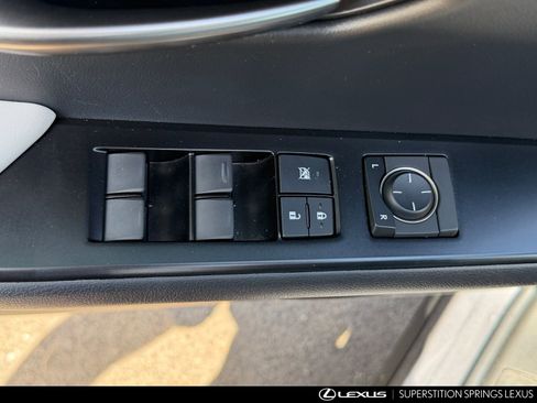 Used 2019 Lexus UX 250h AWD/4WD image 18