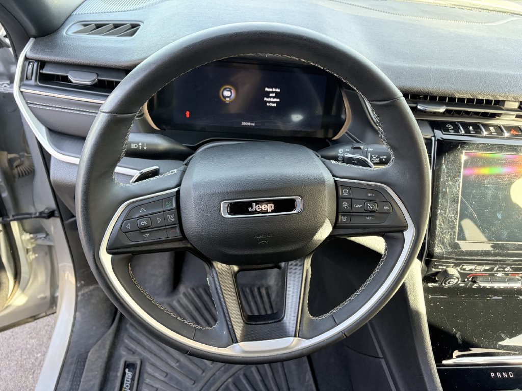 Used 2024 Jeep Grand Cherokee L Laredo w/ Luxury Tech Group I AWD/4WD image 6
