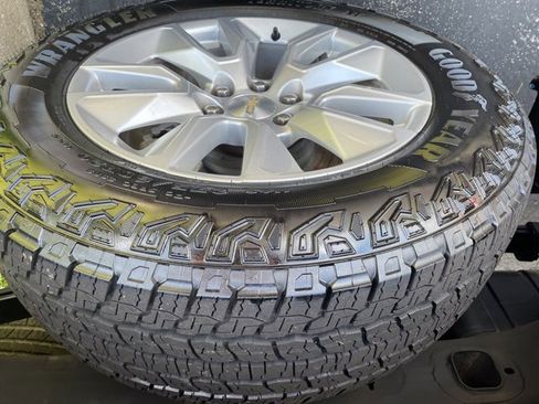 Used 2022 Chevrolet Silverado 1500 Custom image 40