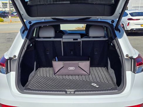 Used 2024 Audi Q4 e-tron Prestige image 31