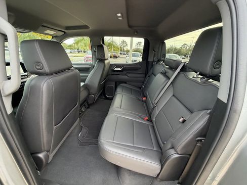 Used 2025 GMC Sierra 1500 SLT image 25