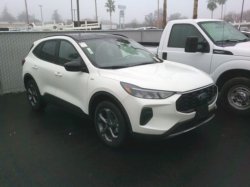 Used 2025 Ford Escape ST-Line w/ Tech Pack #1 image 1