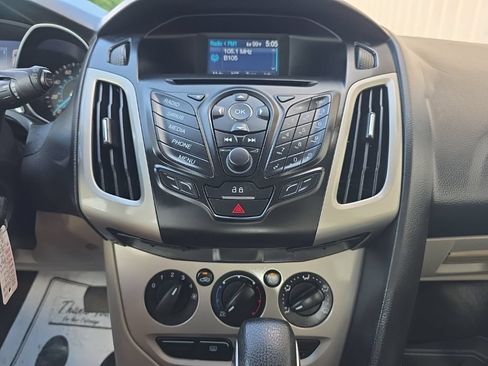 Used 2014 Ford Focus SE FWD image 17