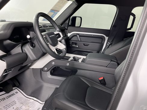 Used 2025 Land Rover Defender 110 S AWD/4WD image 9