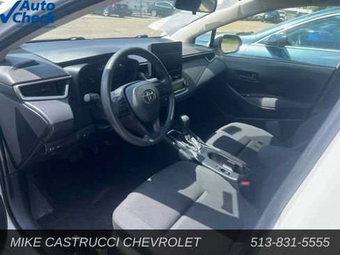 Used 2025 Toyota Corolla LE FWD image 6