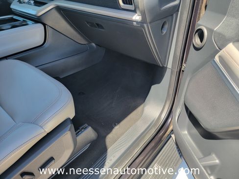 Used 2025 Ford Expedition Active image 9