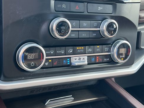 Used 2024 Ford Expedition Limited image 21