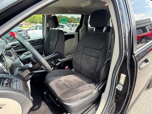 Used 2019 Dodge Grand Caravan SE FWD image 42