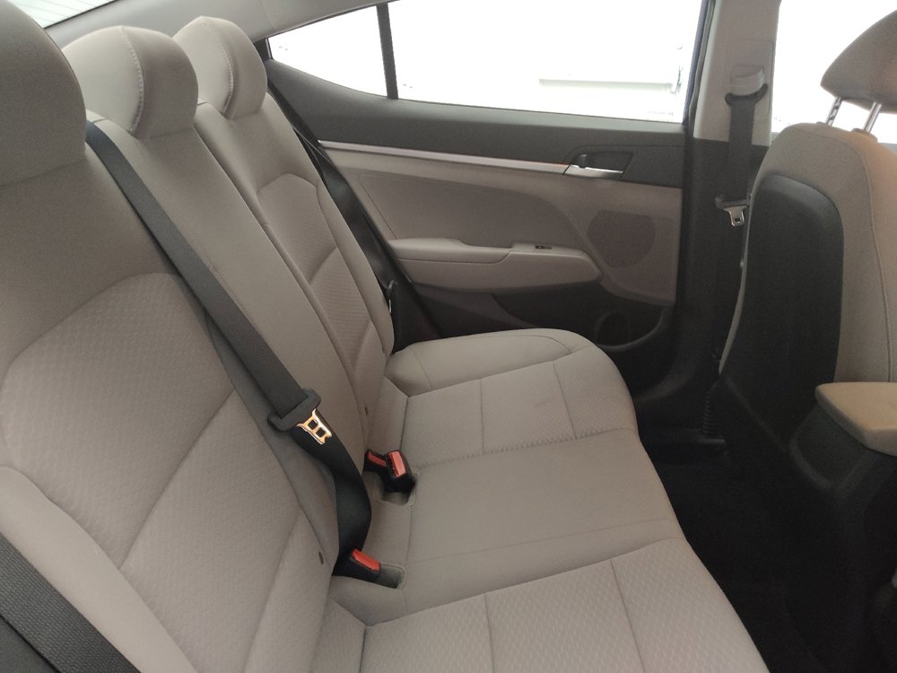 Used 2020 Hyundai Elantra SE FWD image 19