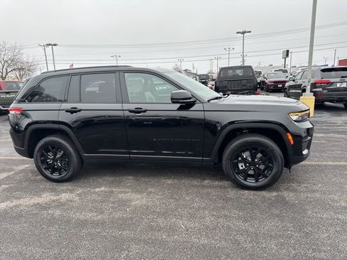 New 2025 Jeep Grand Cherokee Altitude w/ Trailer Tow Package image 11