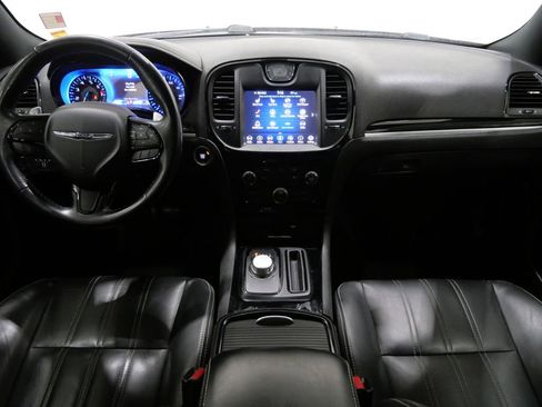 Certified 2019 Chrysler 300 S image 9