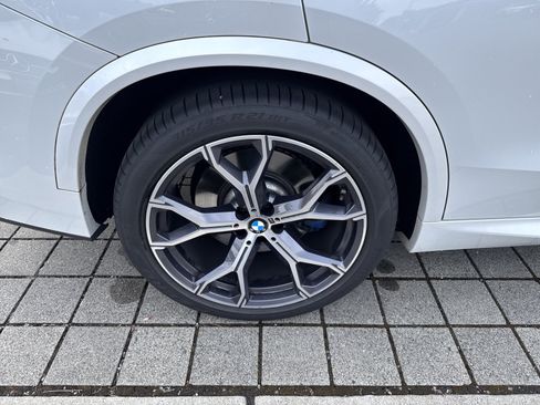 Used 2019 BMW X5 xDrive50i w/ M Sport Package AWD/4WD image 11