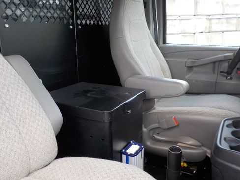Used 2016 Chevrolet Express 2500 RWD image 32