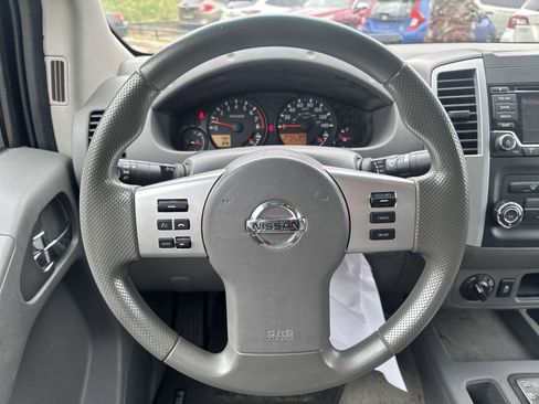 Used 2017 Nissan Frontier SV AWD/4WD image 11