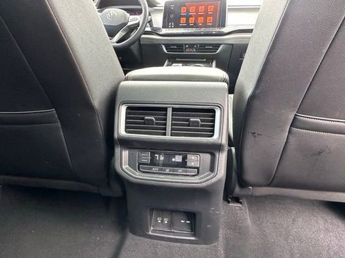 Used 2024 Volkswagen Atlas Peak Edition SE AWD/4WD image 33