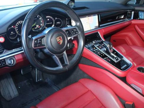 Used 2018 Porsche Panamera 4 image 4