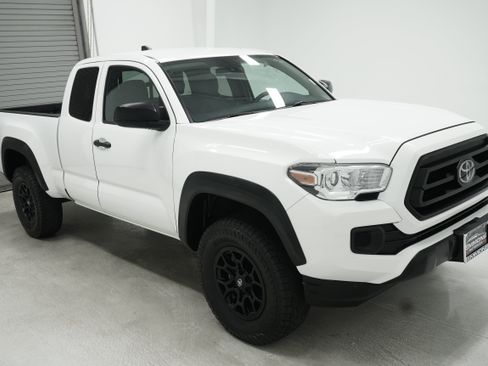 Used 2022 Toyota Tacoma SR w/ SX Package RWD image 3