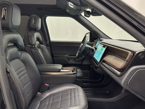 Used 2025 Rivian R1T Premium image 18